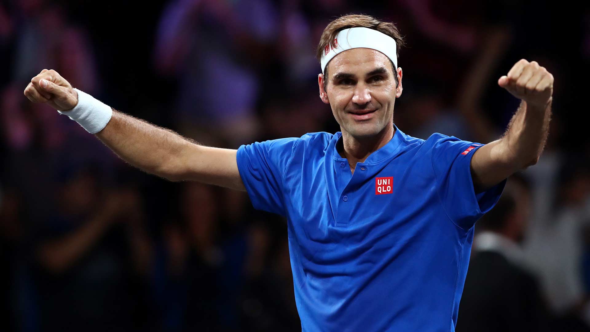 爱游戏官网-费德勒关键时刻救险，巴黎力保胜局拿下系列赛(费德勒巴黎大师赛冠军)